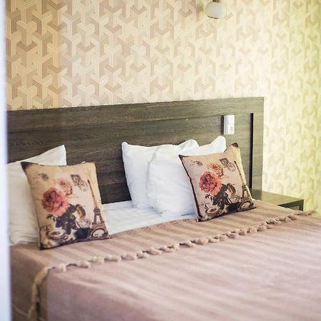 Golden Palace Hotel Almati Kültér fotó