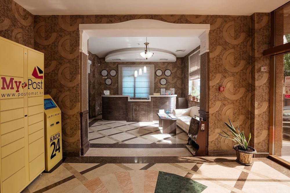 Golden Palace Hotel Almati Kültér fotó