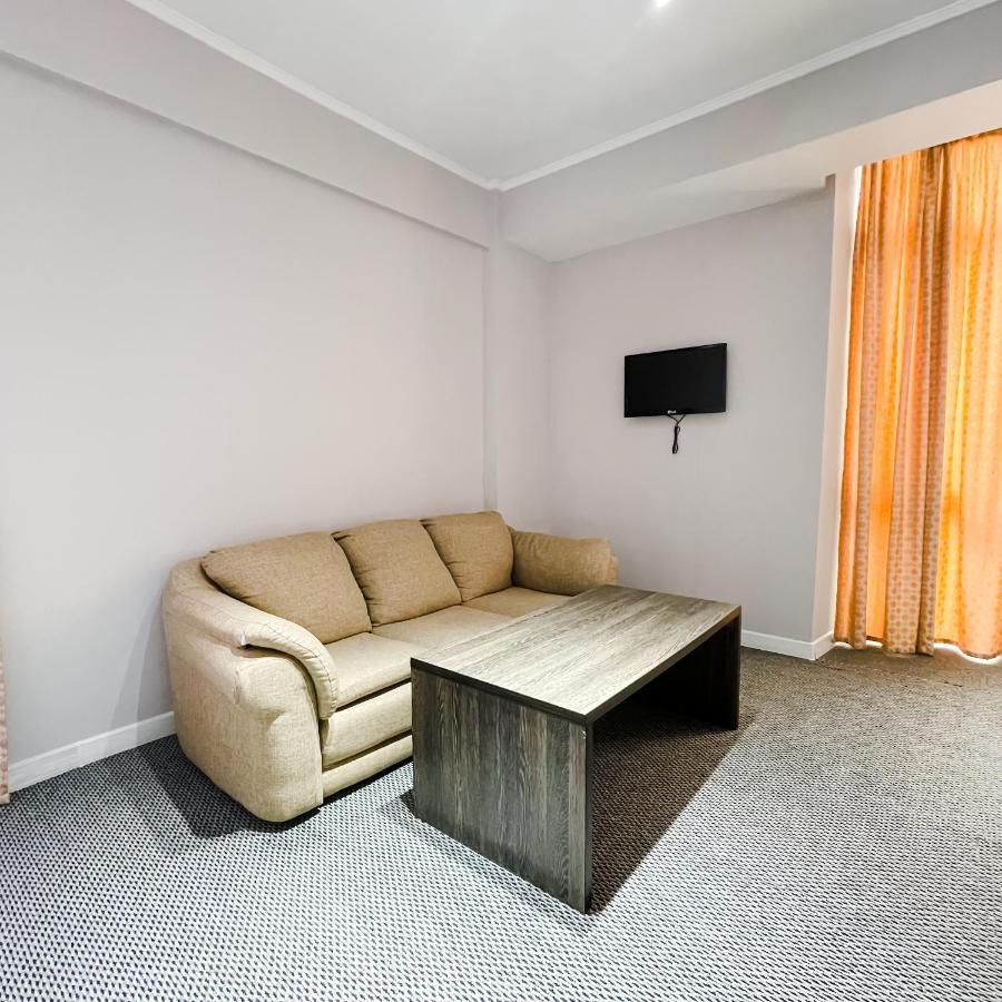 Golden Palace Hotel Almati Kültér fotó