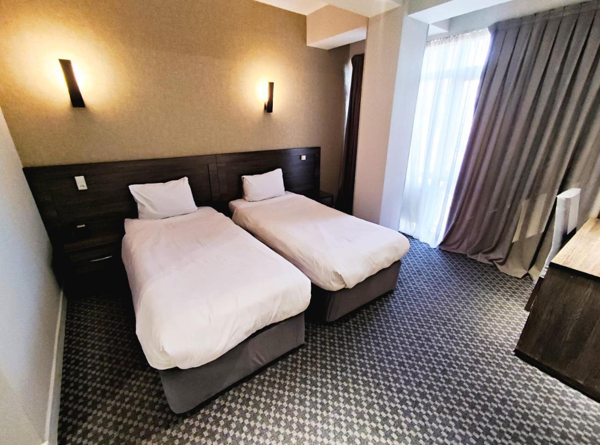 Golden Palace Hotel Almati Kültér fotó