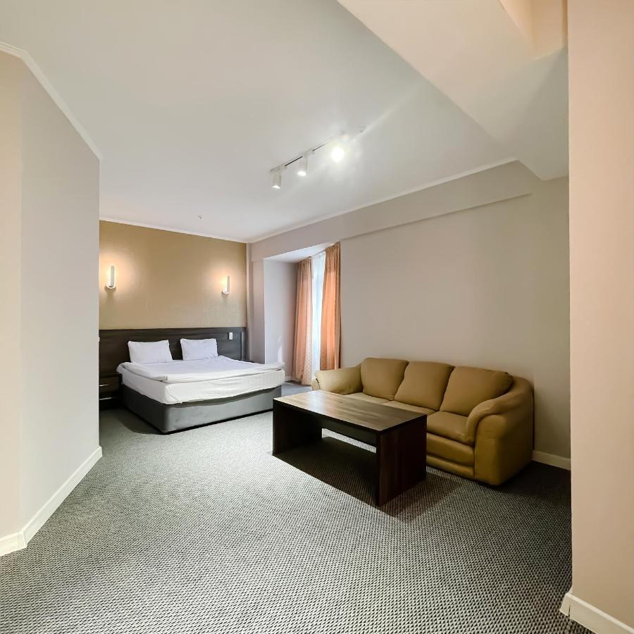 Golden Palace Hotel Almati Kültér fotó