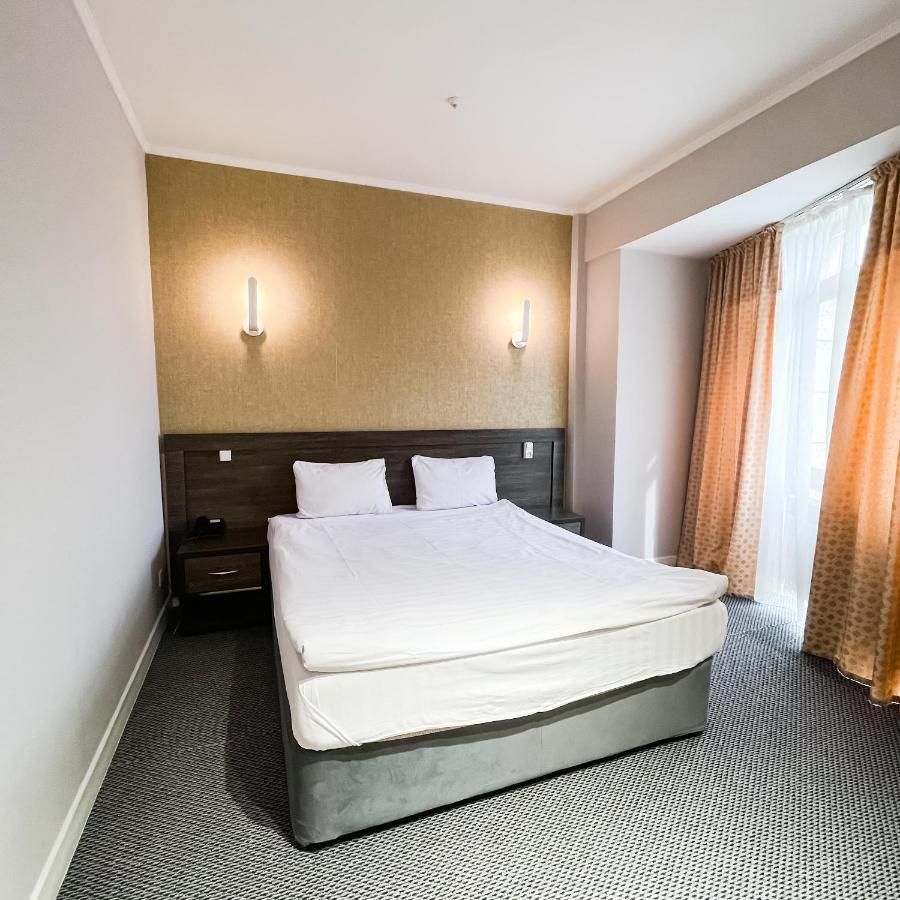 Golden Palace Hotel Almati Kültér fotó