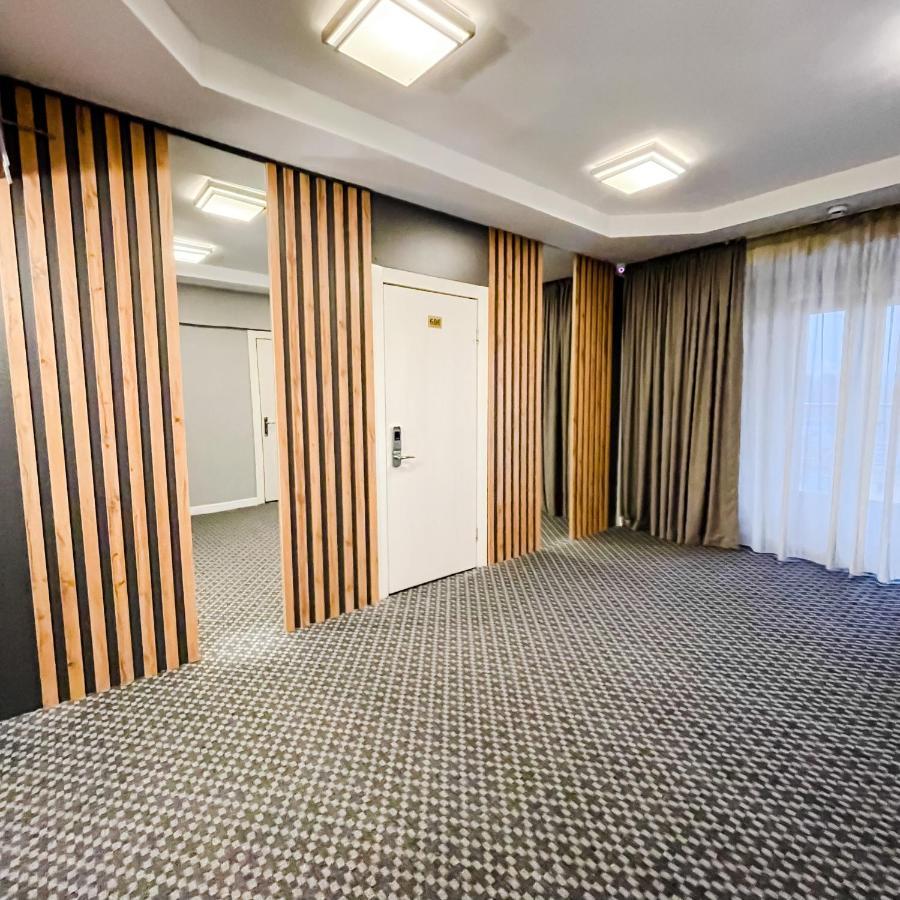 Golden Palace Hotel Almati Kültér fotó