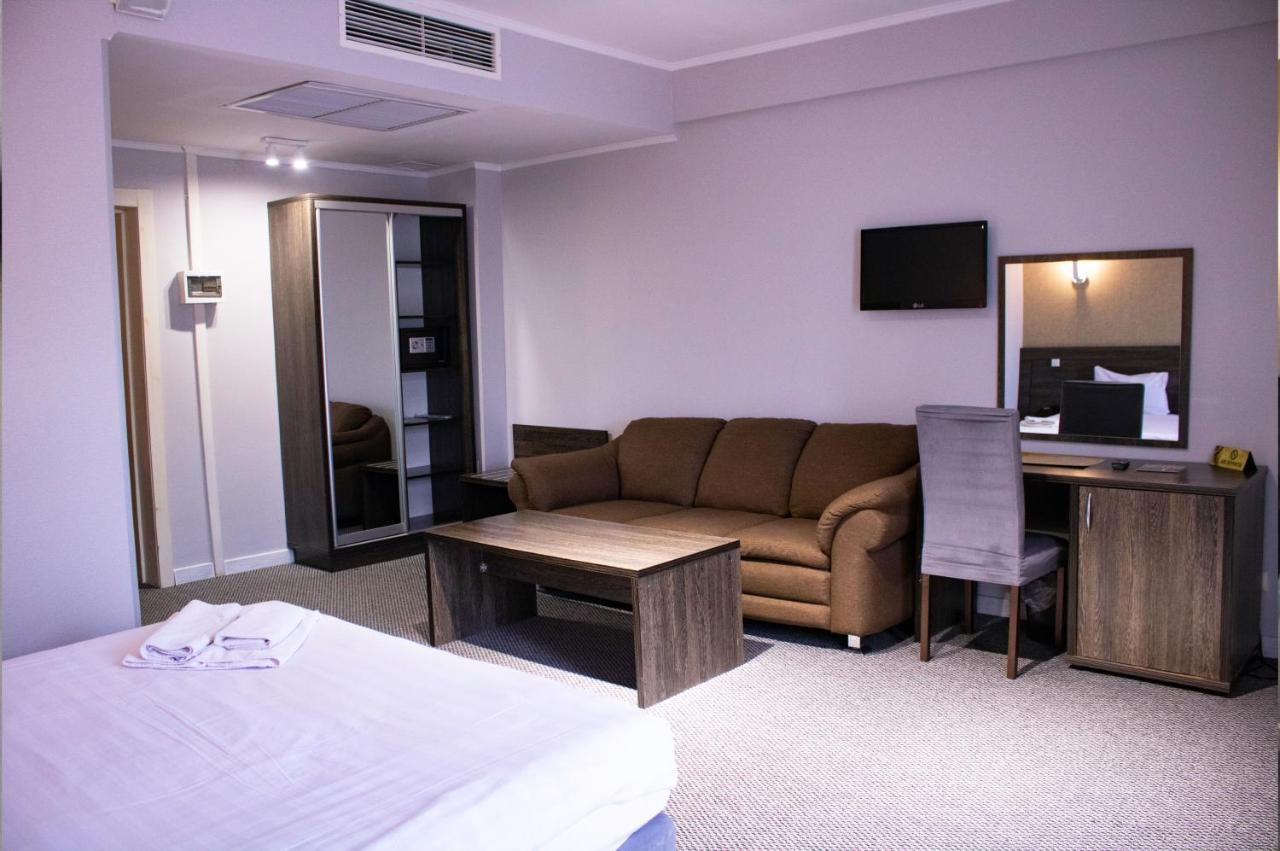 Golden Palace Hotel Almati Kültér fotó