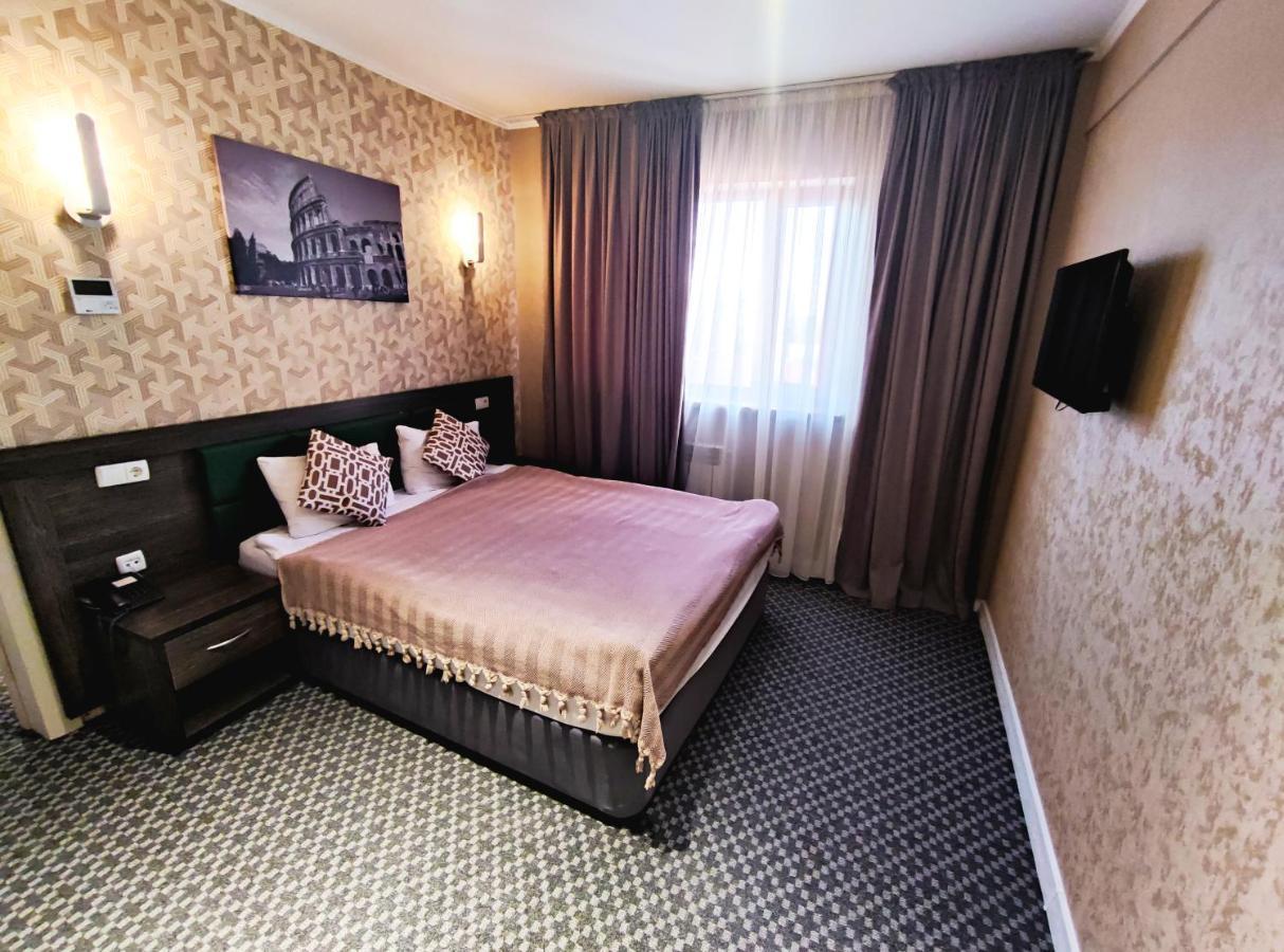 Golden Palace Hotel Almati Kültér fotó