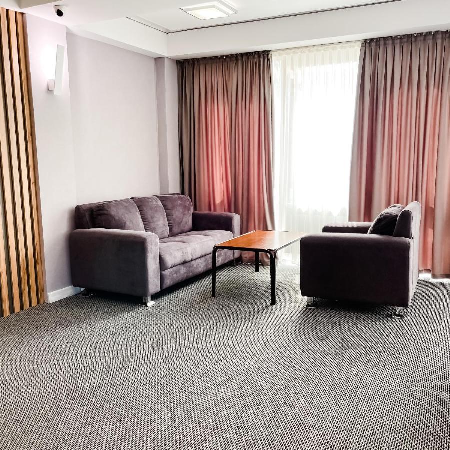 Golden Palace Hotel Almati Kültér fotó