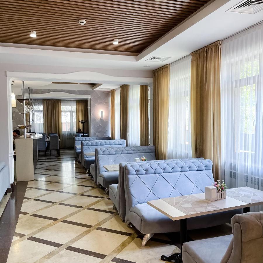 Golden Palace Hotel Almati Kültér fotó