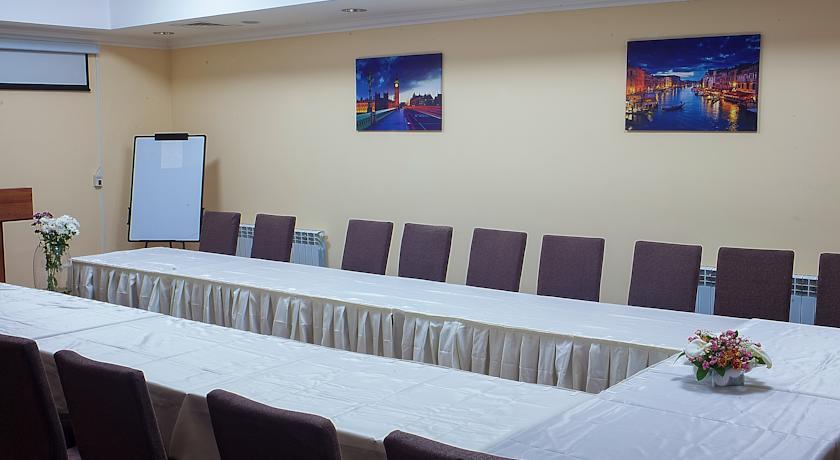 Golden Palace Hotel Almati Kültér fotó