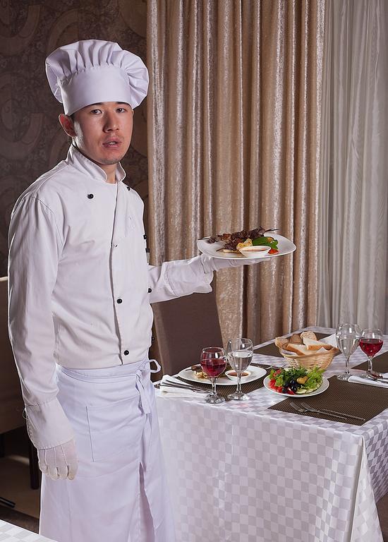 Golden Palace Hotel Almati Kültér fotó
