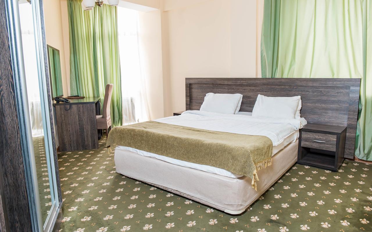 Golden Palace Hotel Almati Kültér fotó