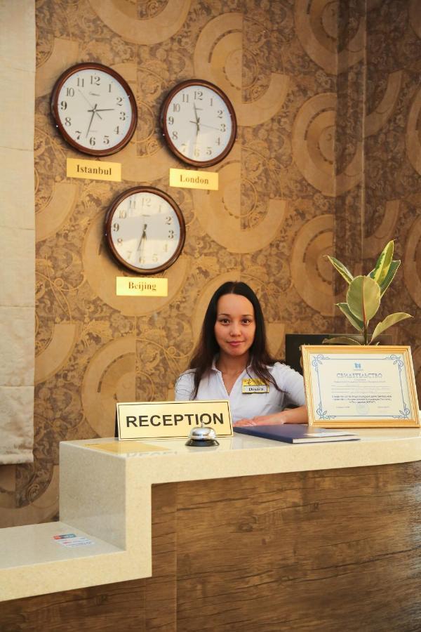 Golden Palace Hotel Almati Kültér fotó