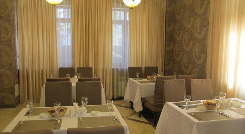 Golden Palace Hotel Almati Kültér fotó