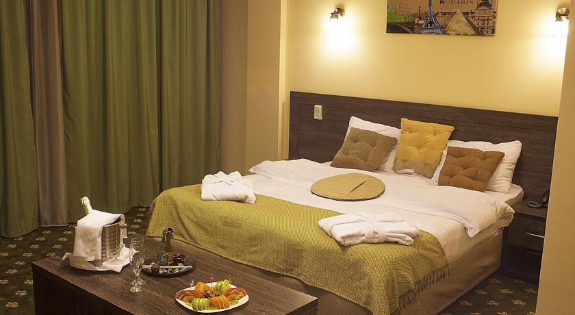 Golden Palace Hotel Almati Kültér fotó