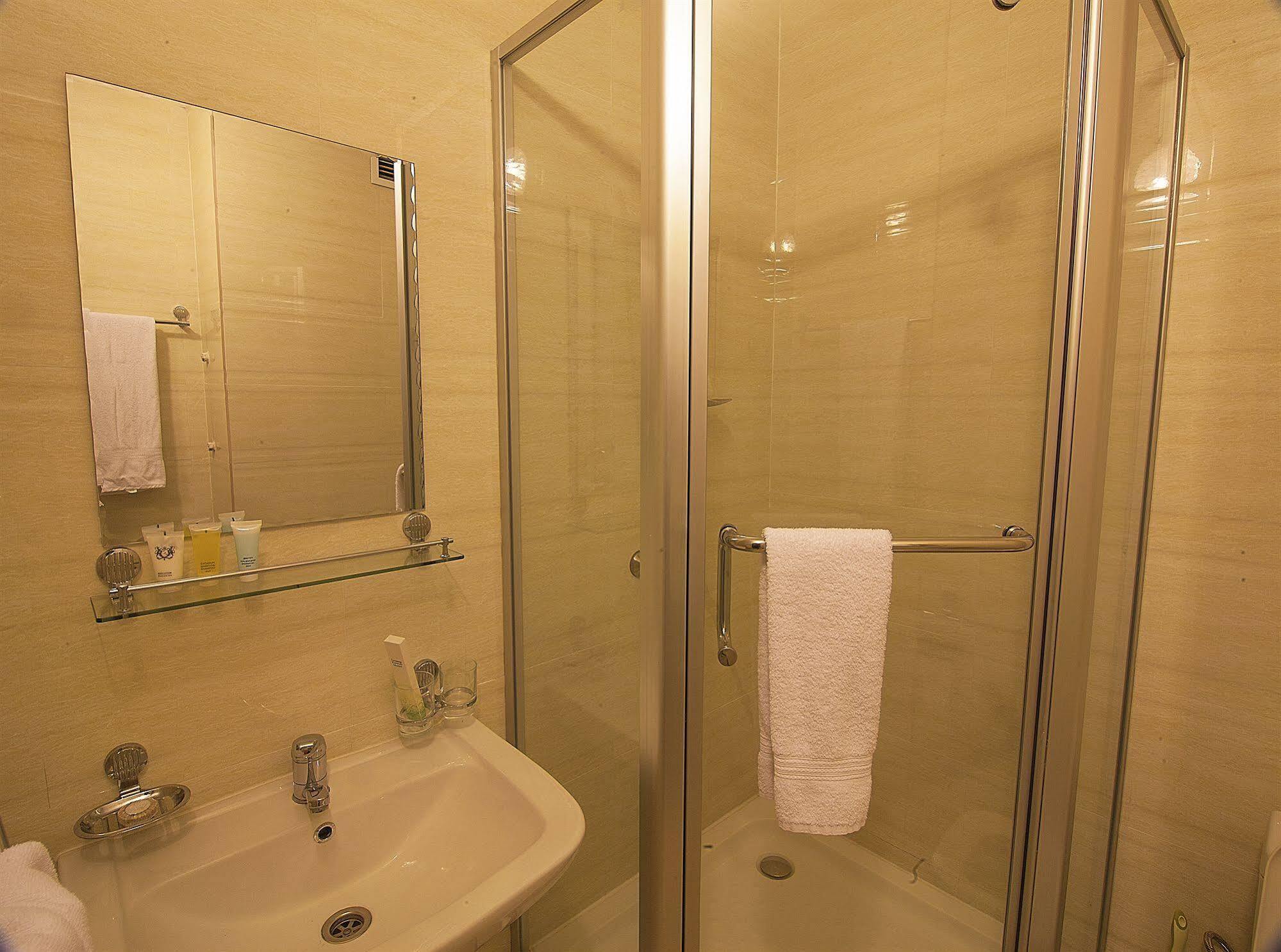 Golden Palace Hotel Almati Kültér fotó